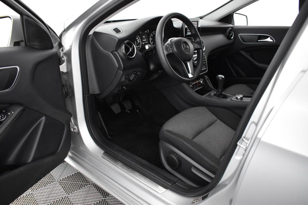 MERCEDES-BENZ A 2013