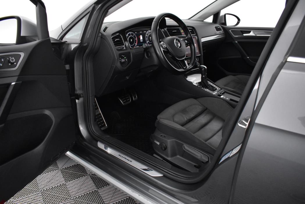 VOLKSWAGEN Golf 2017