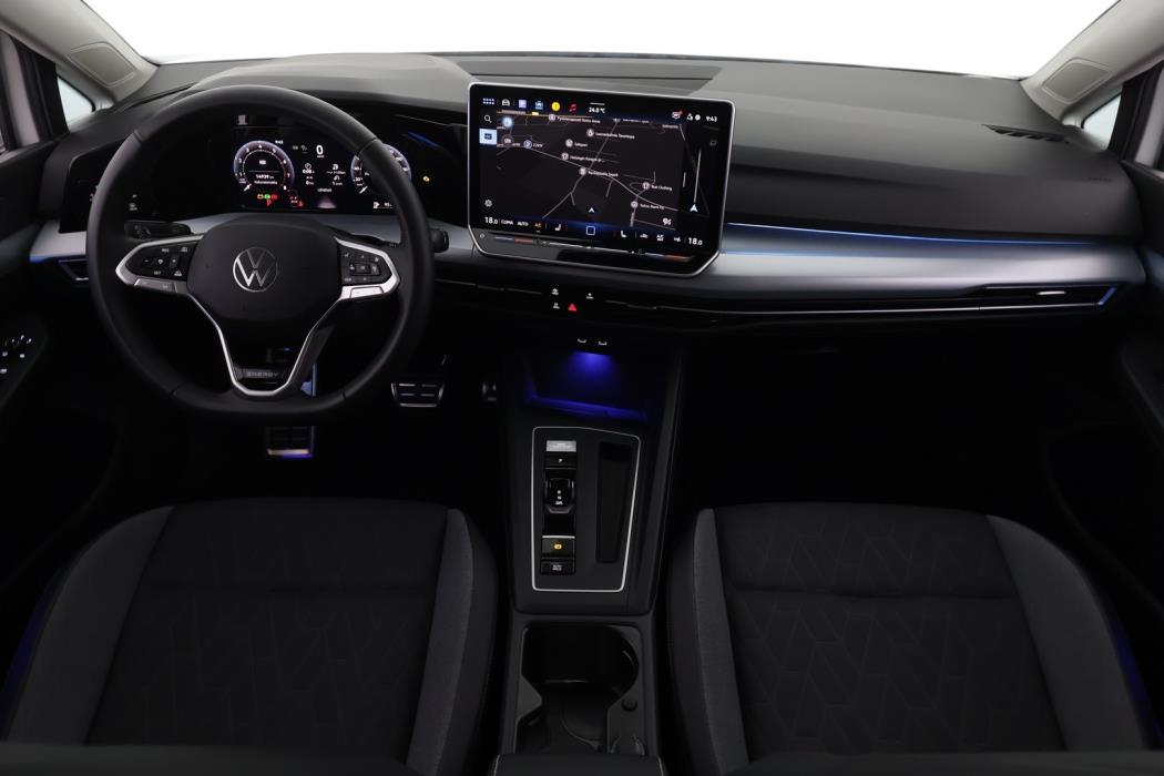 VOLKSWAGEN Golf 2026