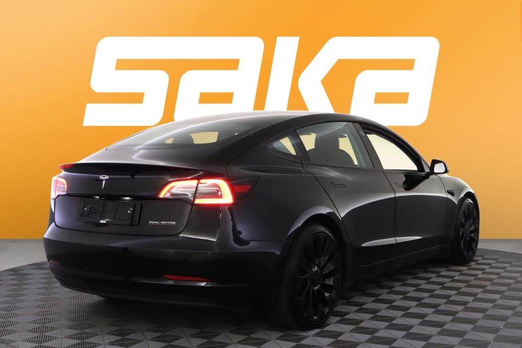 TESLA Model 3 2022