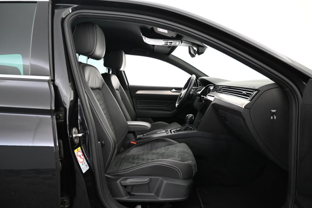 VOLKSWAGEN Passat 2022