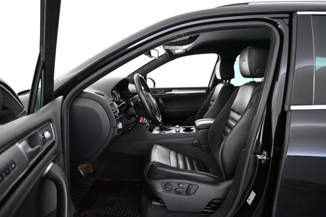 VOLKSWAGEN Touareg 2015