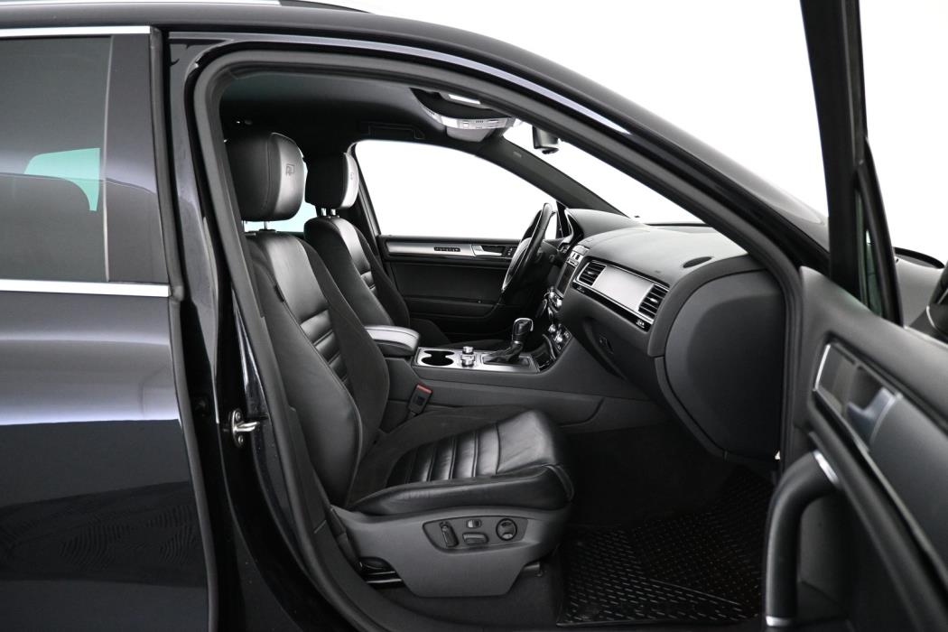 VOLKSWAGEN Touareg 2015