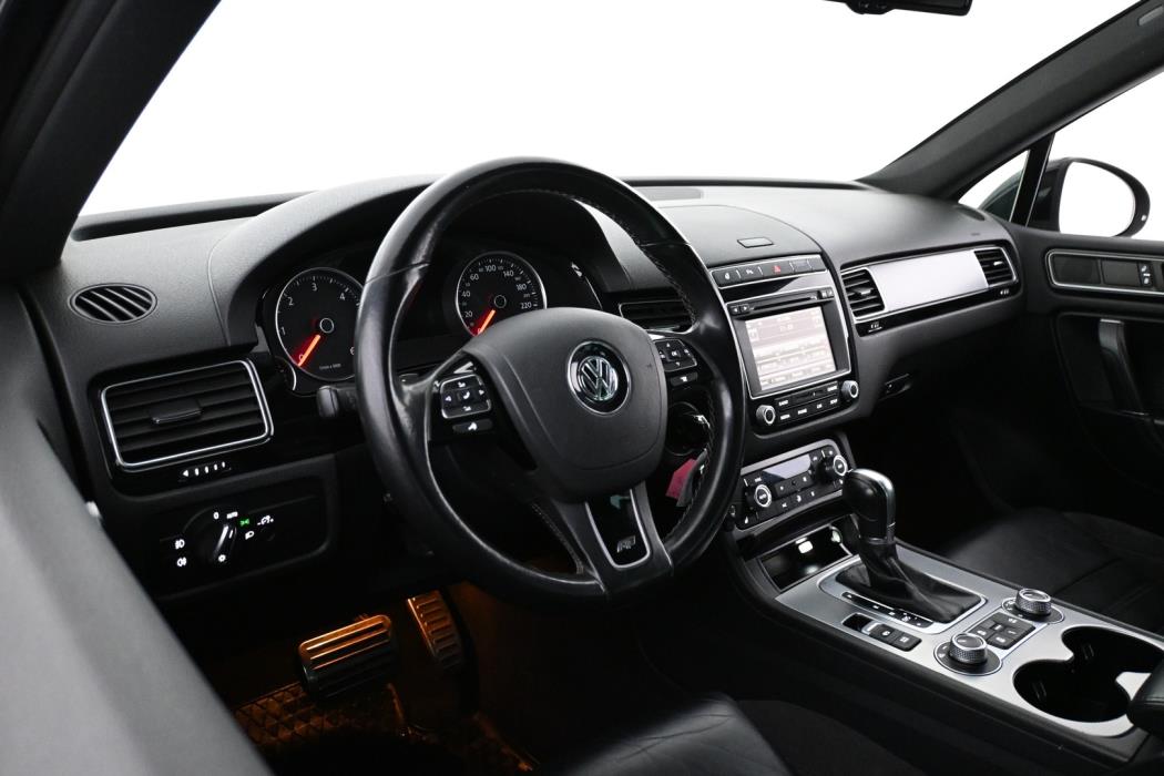 VOLKSWAGEN Touareg 2015