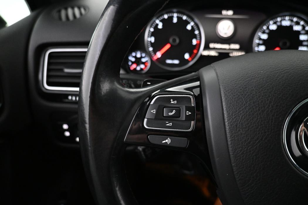 VOLKSWAGEN Touareg 2015