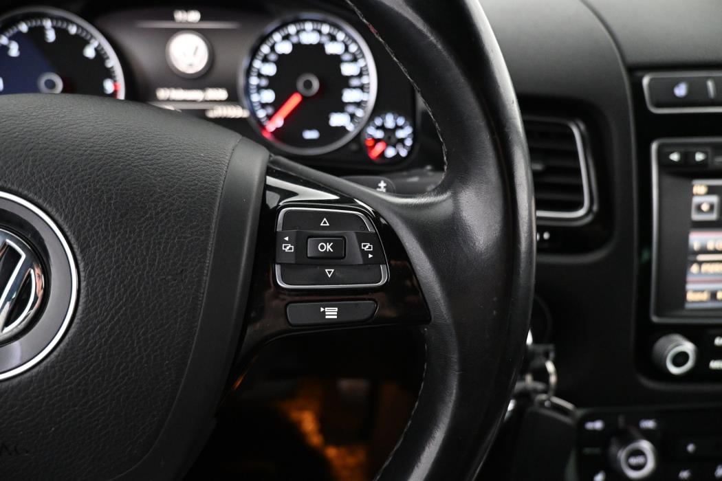 VOLKSWAGEN Touareg 2015