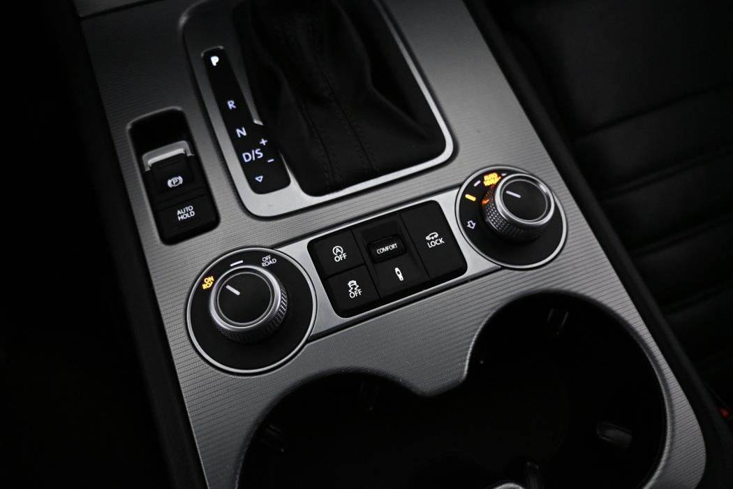 VOLKSWAGEN Touareg 2015