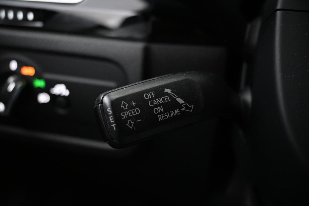 VOLKSWAGEN Touareg 2015