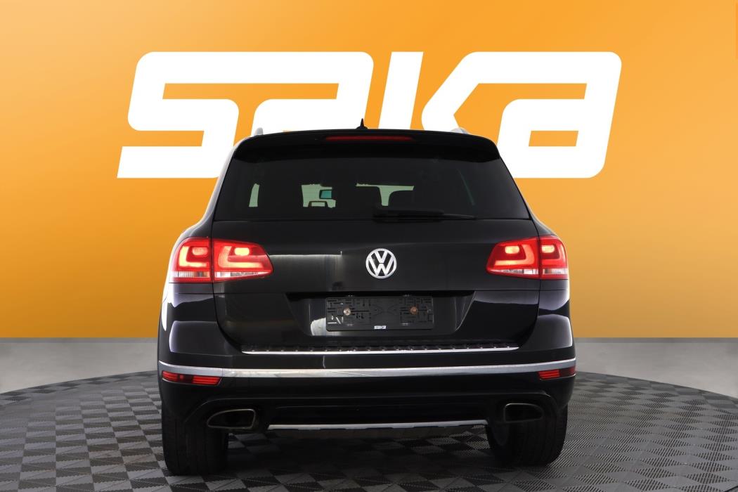 VOLKSWAGEN Touareg 2015
