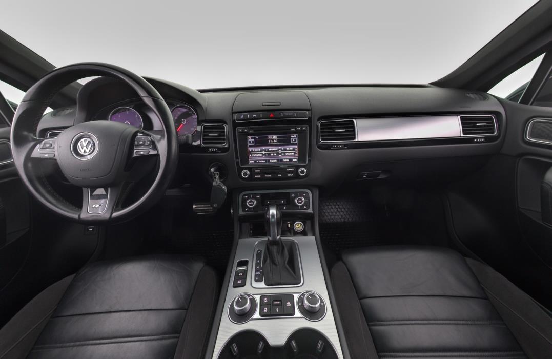 VOLKSWAGEN Touareg 2015