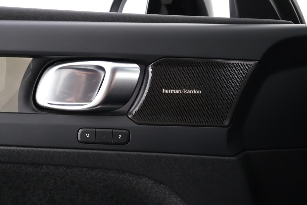 VOLVO C40 2023