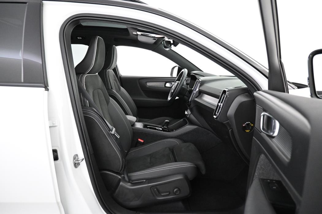 VOLVO XC40 2022