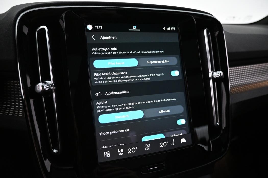 VOLVO XC40 2022