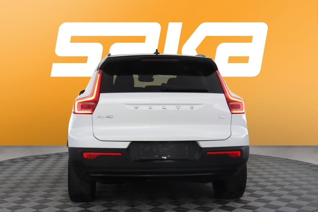 VOLVO XC40 2022