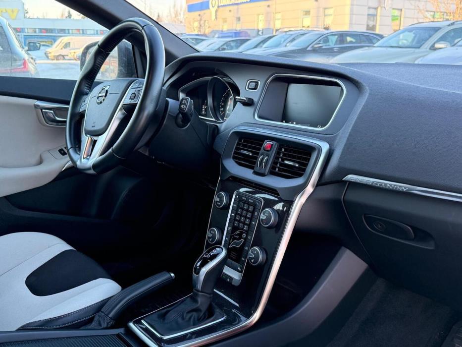 VOLVO V40 Cross Country 2016