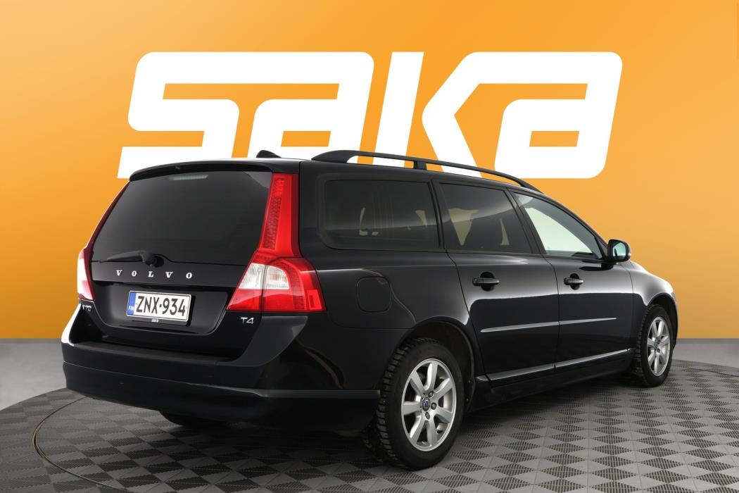 VOLVO V70 2013