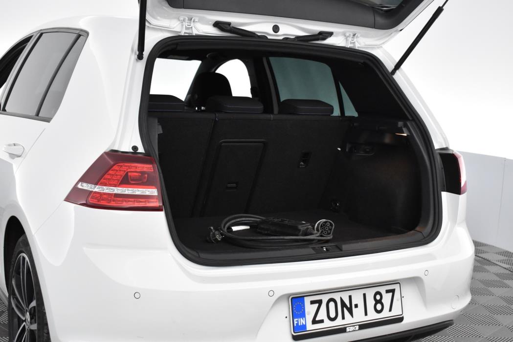 VOLKSWAGEN Golf 2017