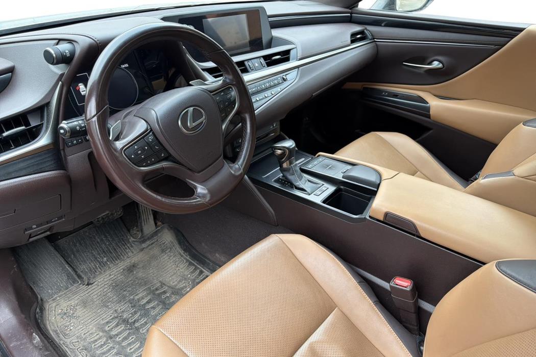 Lexus ES 2019