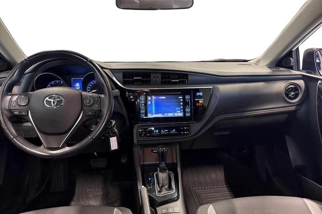 TOYOTA AURIS 2016