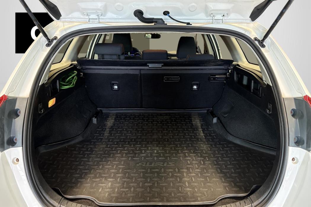 TOYOTA AURIS 2016