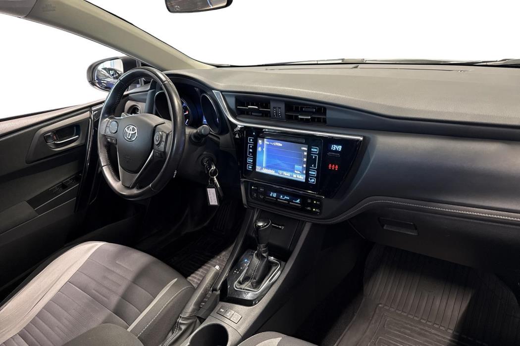 TOYOTA AURIS 2016