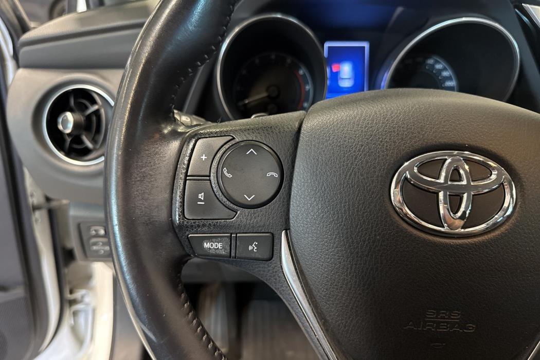 TOYOTA AURIS 2016