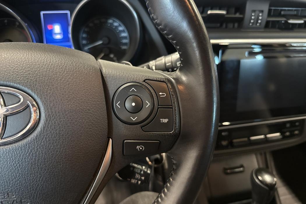 TOYOTA AURIS 2016
