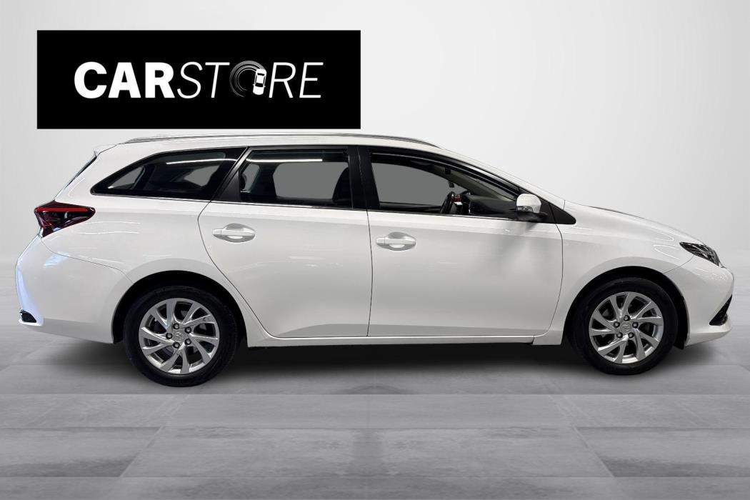 TOYOTA AURIS 2016
