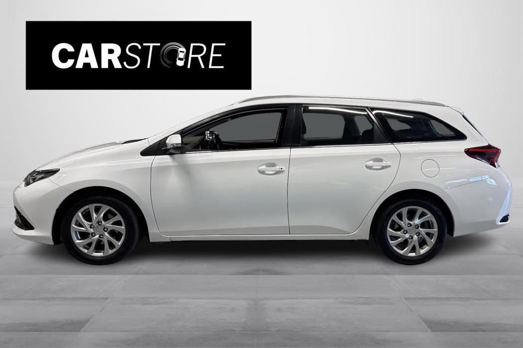 TOYOTA AURIS 2016
