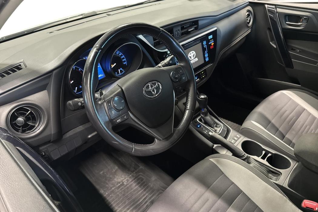 TOYOTA AURIS 2016
