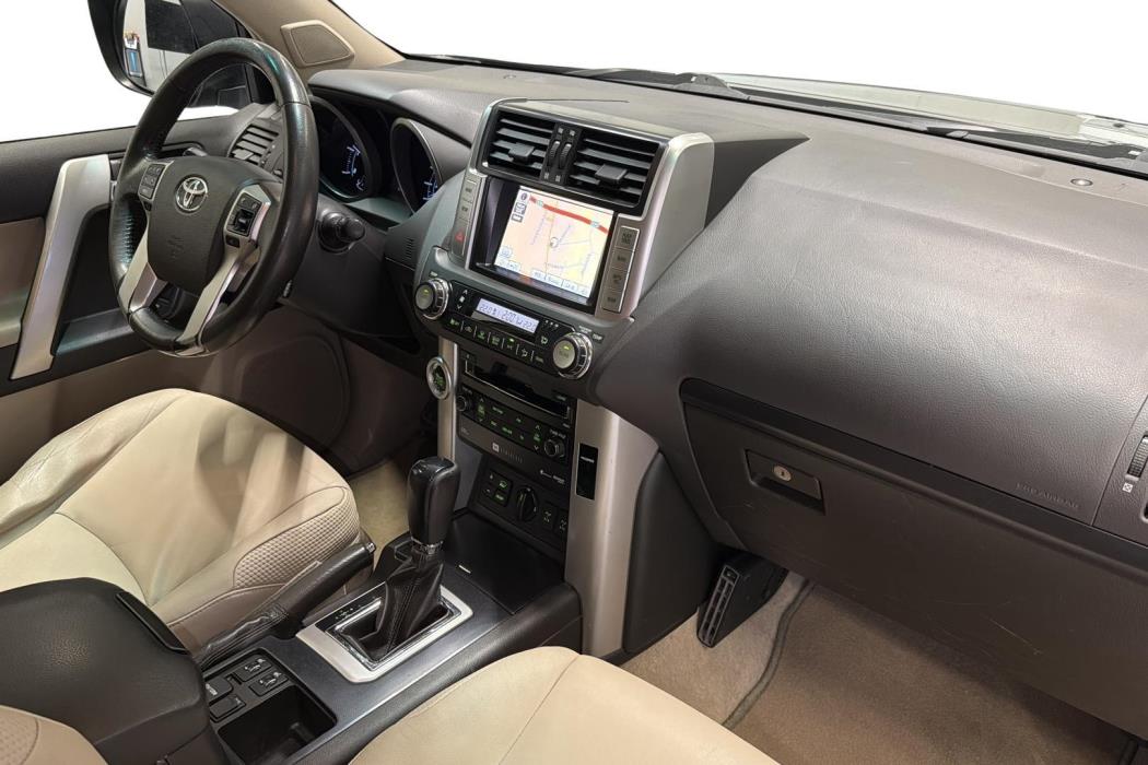 Toyota Land Cruiser 2012