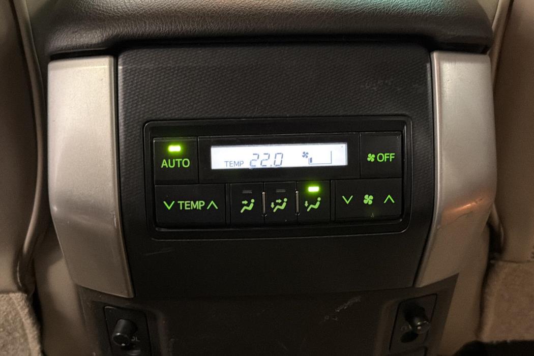 Toyota Land Cruiser 2012