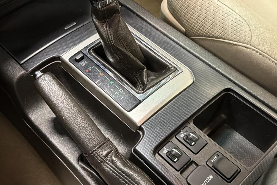 Toyota Land Cruiser 2012