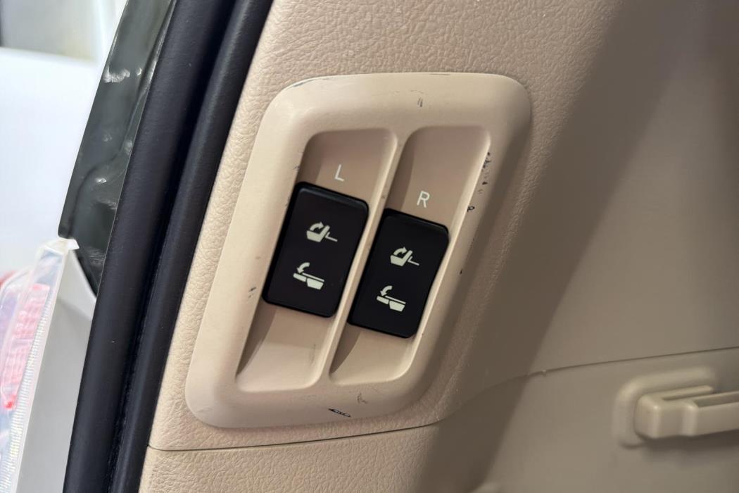 Toyota Land Cruiser 2012