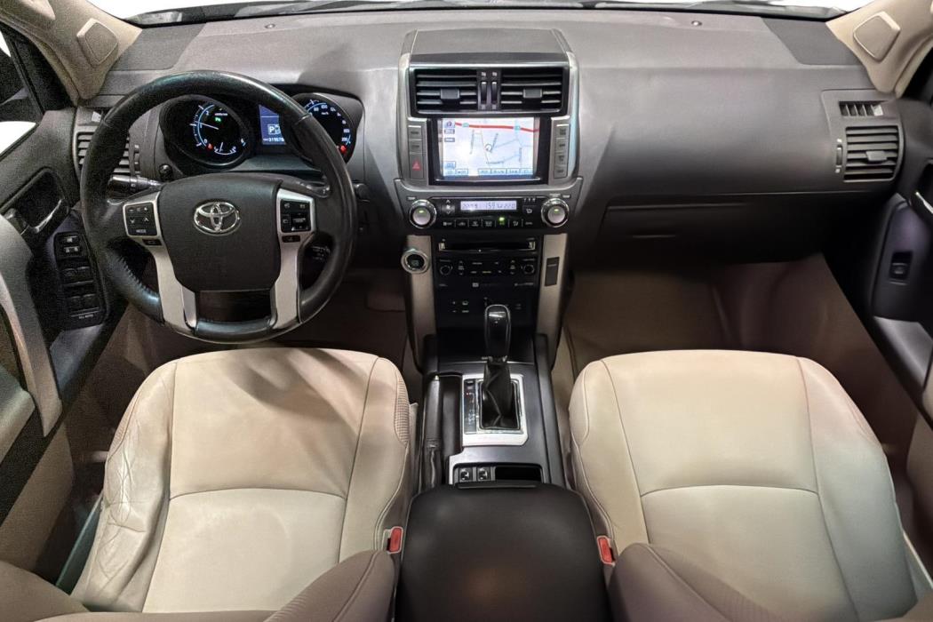 Toyota Land Cruiser 2012