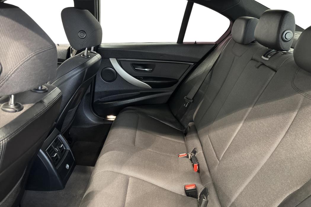 BMW 330 2016