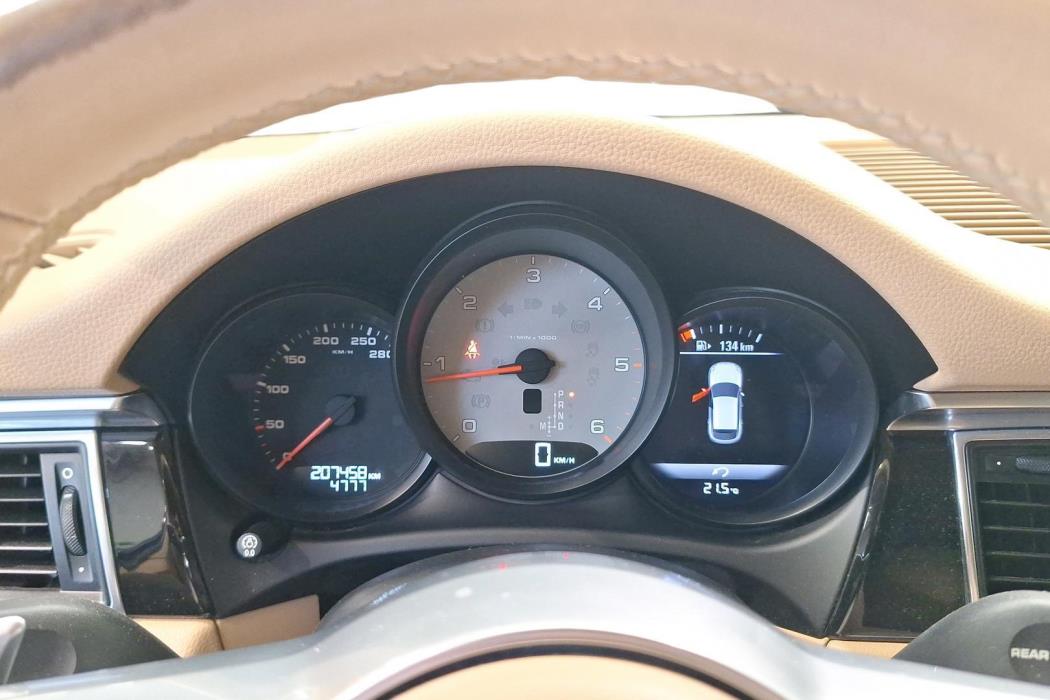 PORSCHE Macan 2014