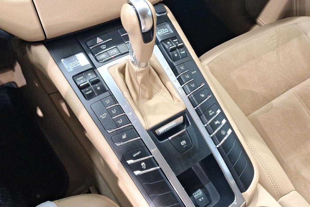 PORSCHE Macan 2014