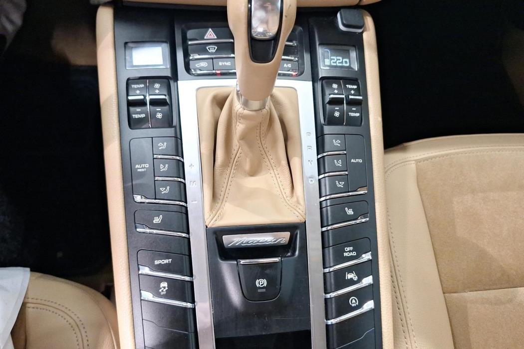 PORSCHE Macan 2014