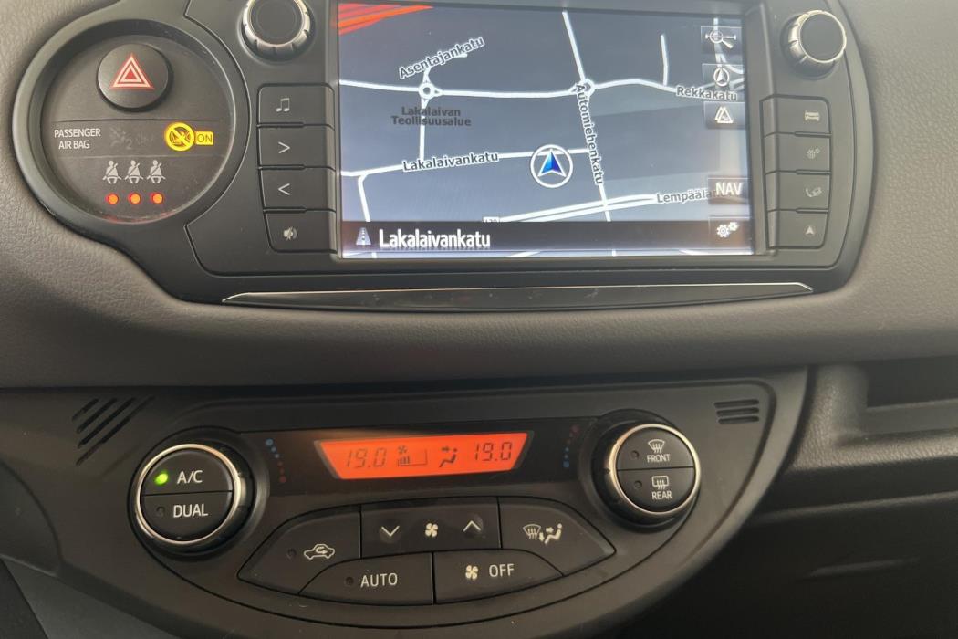 TOYOTA YARIS 2015