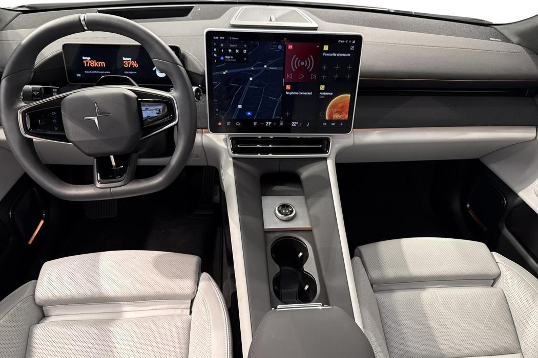 Polestar 4 2025