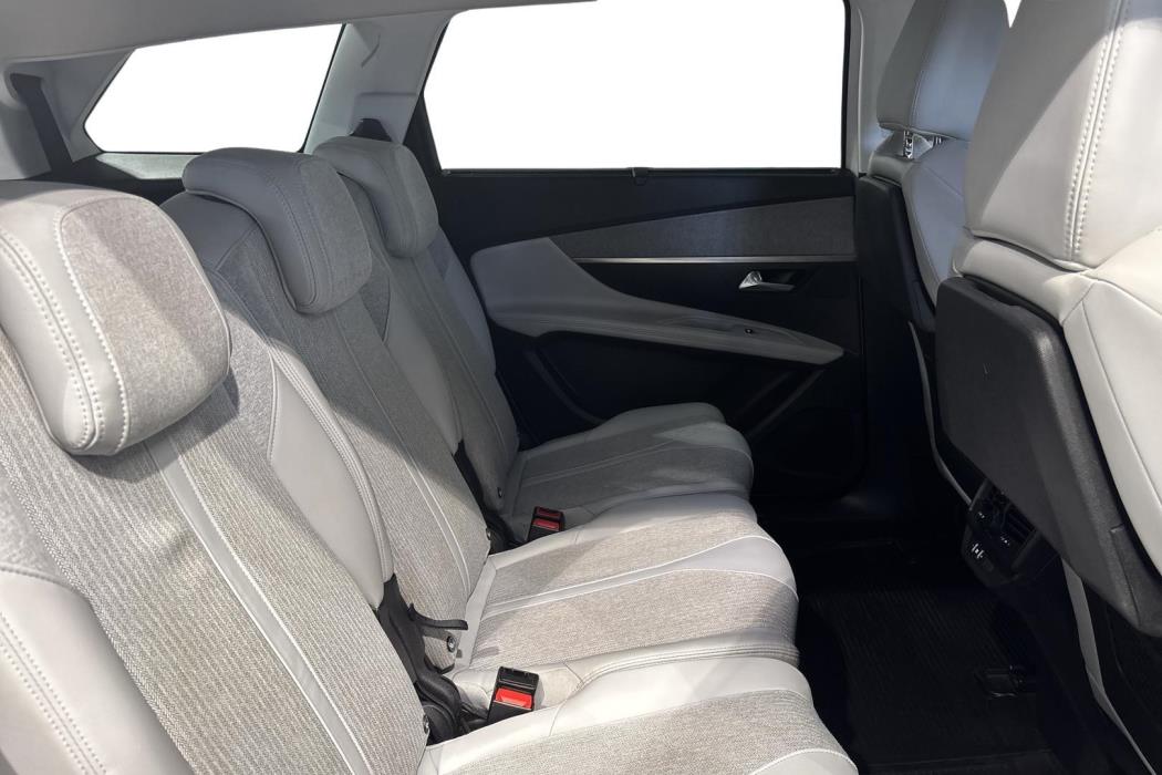 PEUGEOT 5008 2018