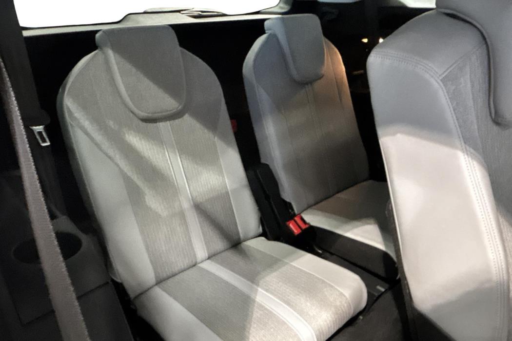 PEUGEOT 5008 2018