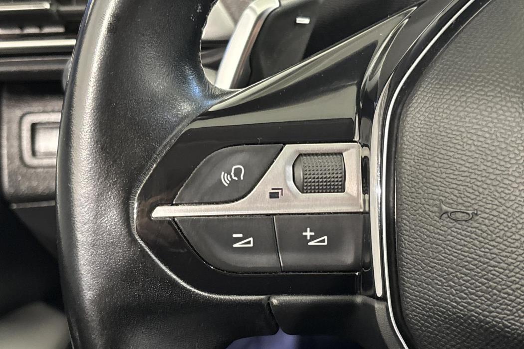 PEUGEOT 5008 2018