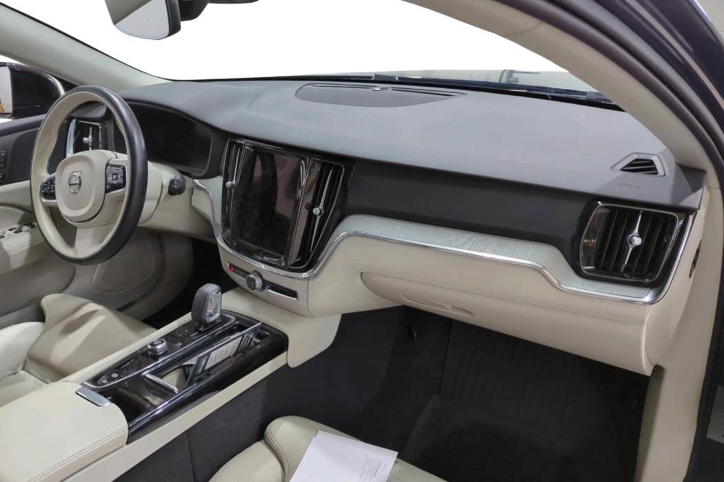 Volvo V60 2024