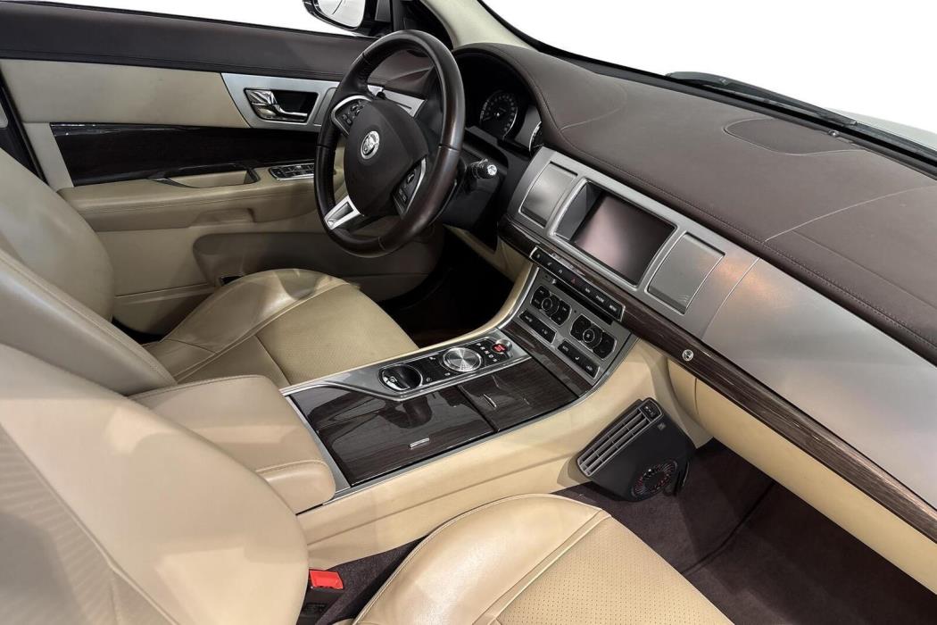 Jaguar XF 2011