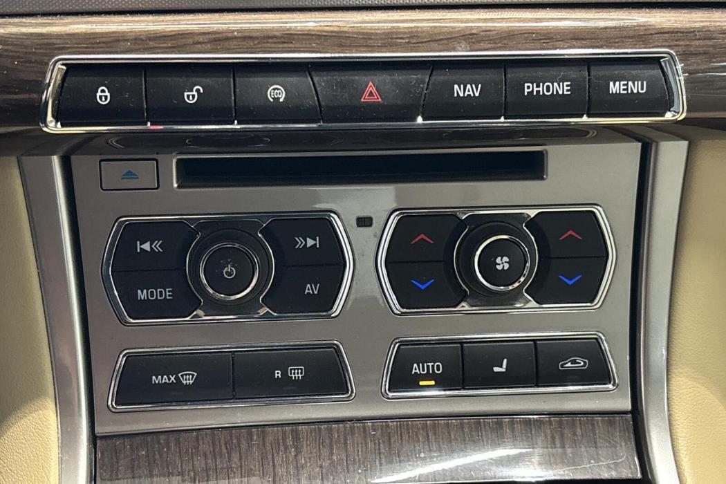 Jaguar XF 2011