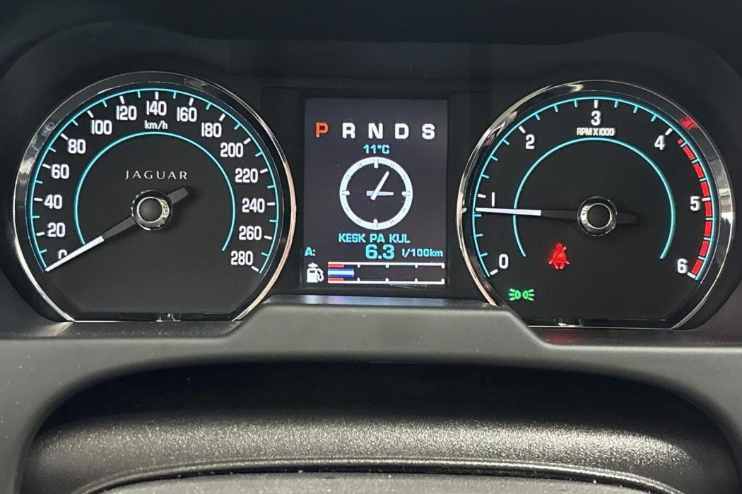 Jaguar XF 2011
