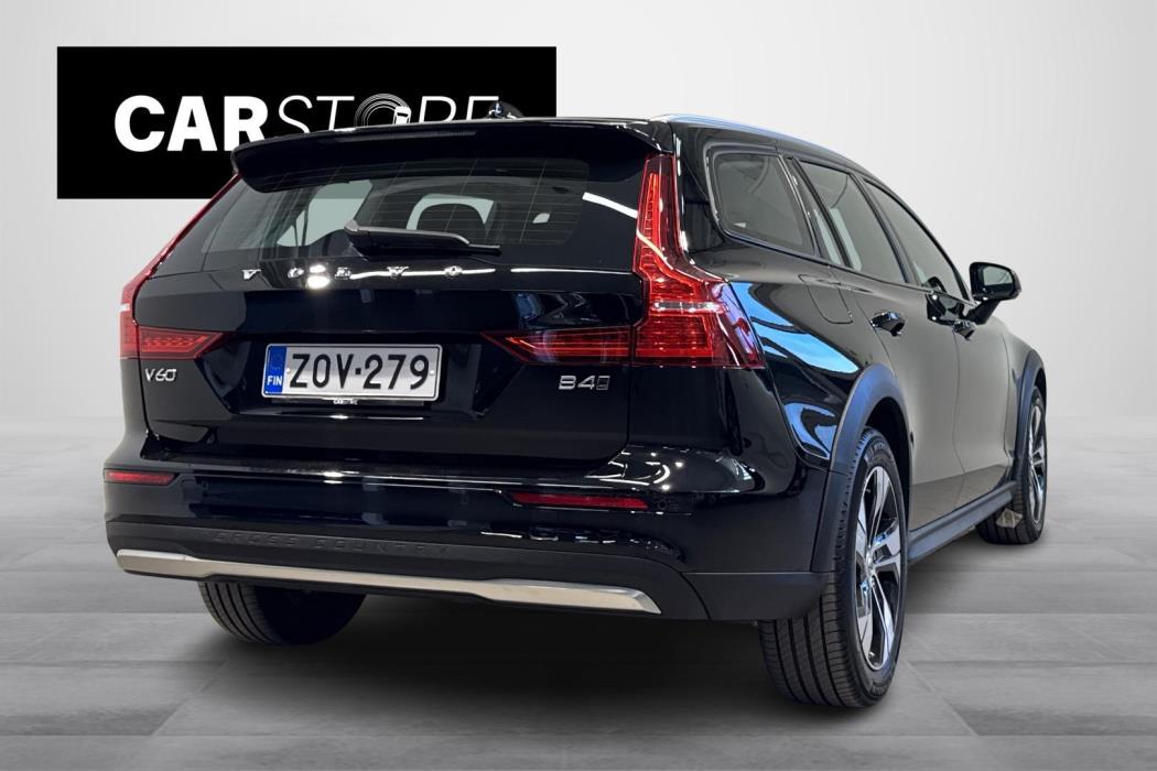 Volvo V60 Cross Country 2023