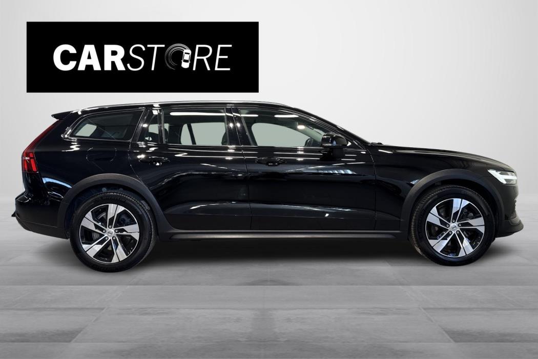 Volvo V60 Cross Country 2023